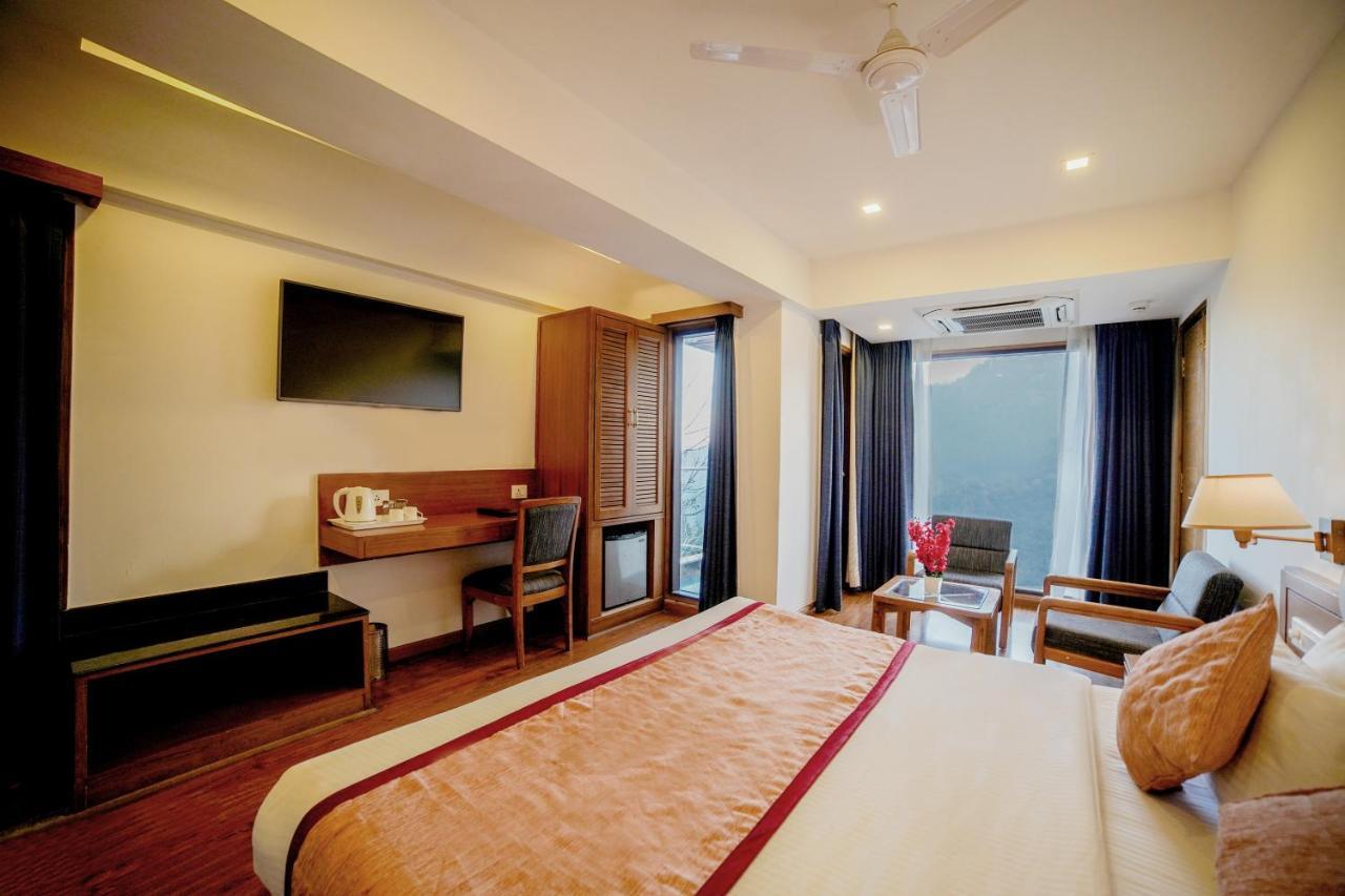 Country Inn Premier Pacific Mall Road Mussoorie Exterior photo